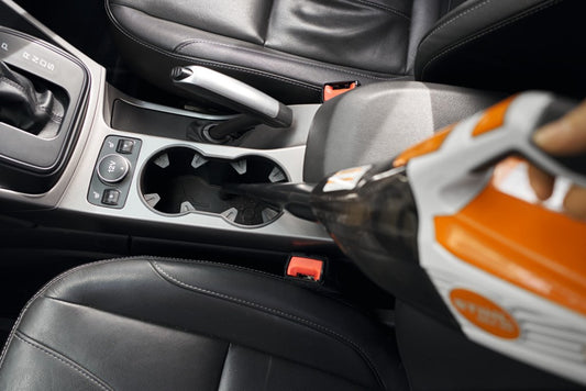 SEA20_stihl_vacuum_cleaner_hoovering_car