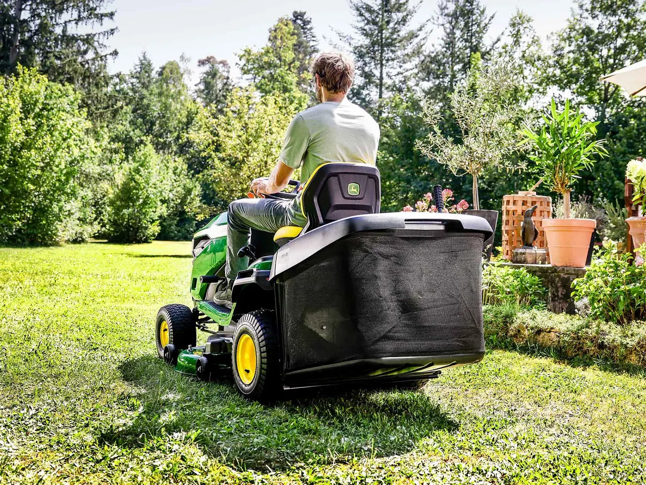 John Deere X147R Ride-On Mower
