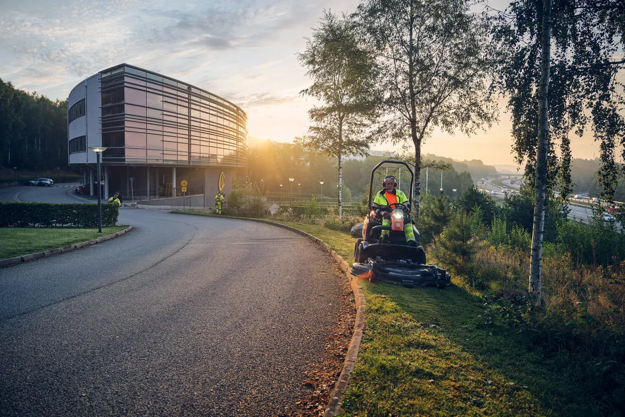 Husqvarna P 525DX Ride-On Mower