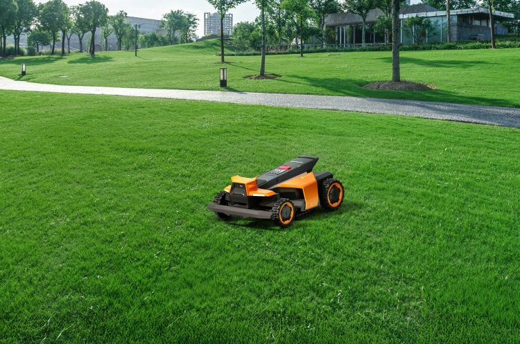 Segway Navimow Terranox (24000m²) AWD Commerical Robotic Mower