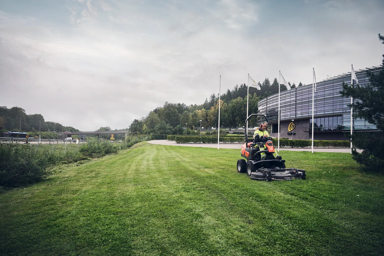 Husqvarna P 520DX Ride-On Mower