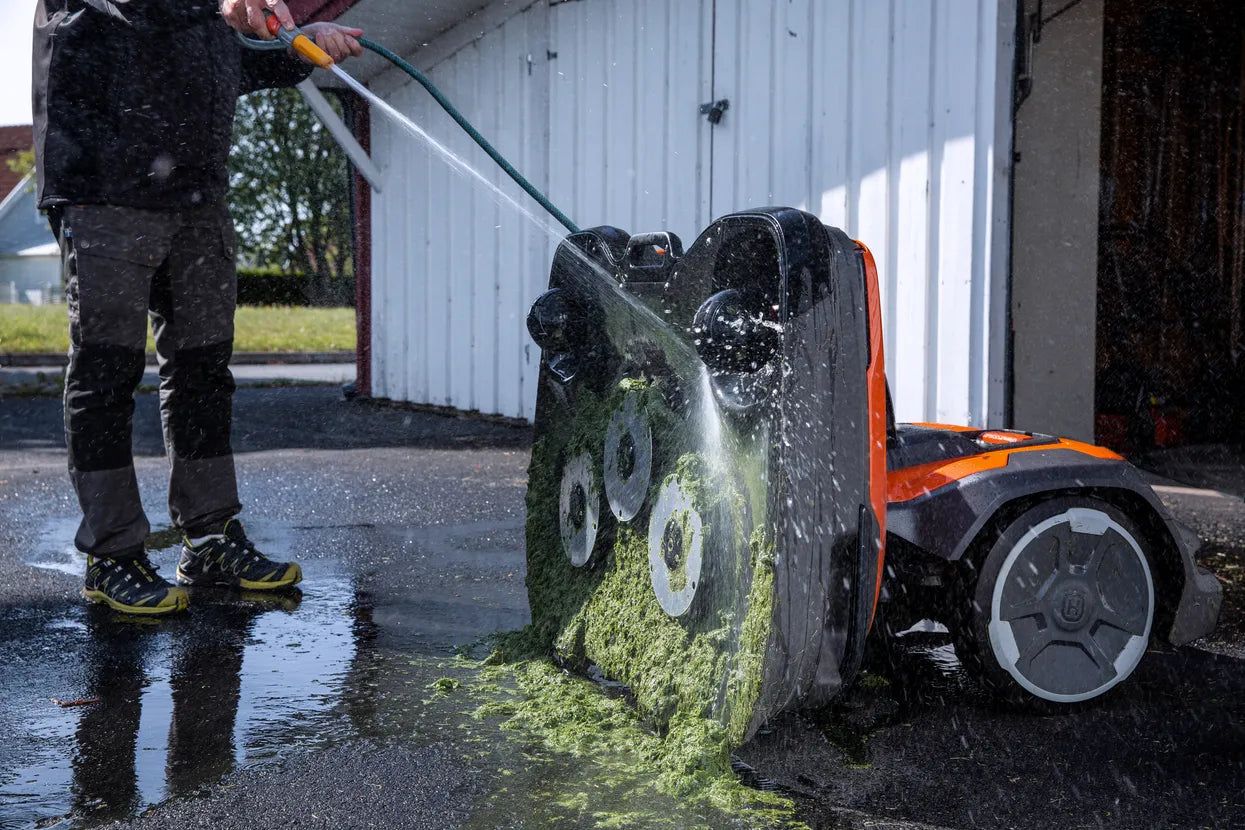 Husqvarna CEORA™ Razor 43M Cutting Deck