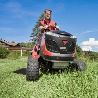 AL-KO Comfort T18-111.4 HDS-A V2 Petrol Lawn Tractor (111cm Cut)