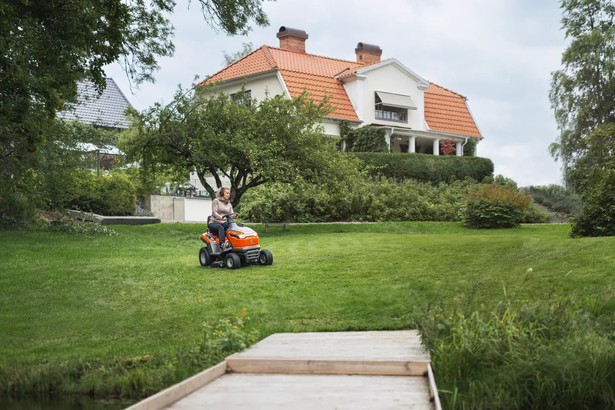 Husqvarna TS 112 Ride-On Mower