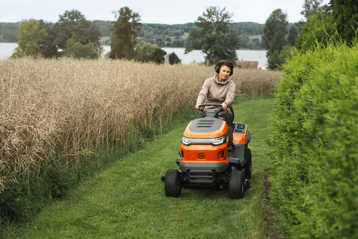 Husqvarna TS 215T Ride-On Mower